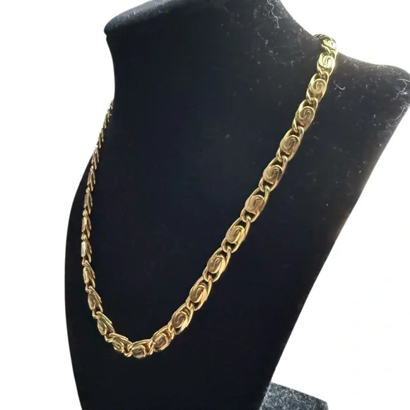 Vintage Goldtoned Snail Chain Necklace, 18” - Picture 3 of 5